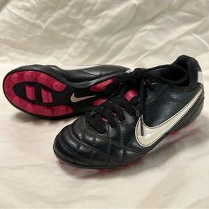 Nike Kids Cleats, Black and Pink, size 10 (SH02)